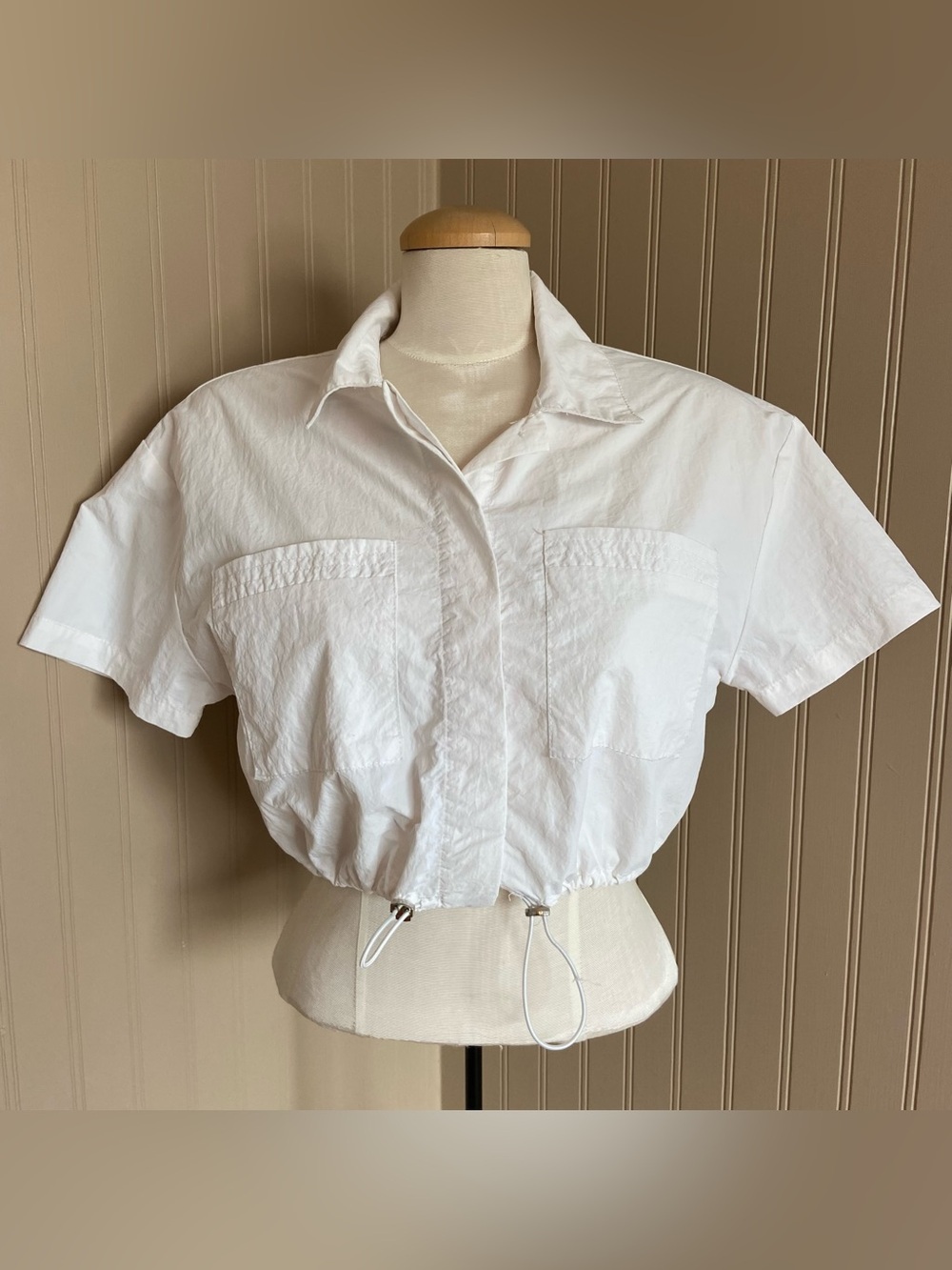 Vintage Forever 21 White Cropped Button Up Drawstring Bottom Women’s Medium